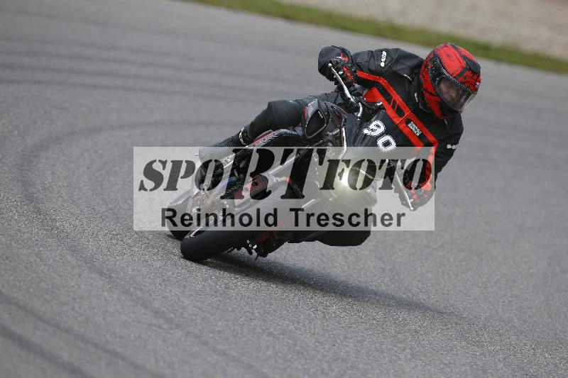 /Archiv-2024/29 12.06.2024 MOTO.CH Track Day ADR/Gruppe blau/90